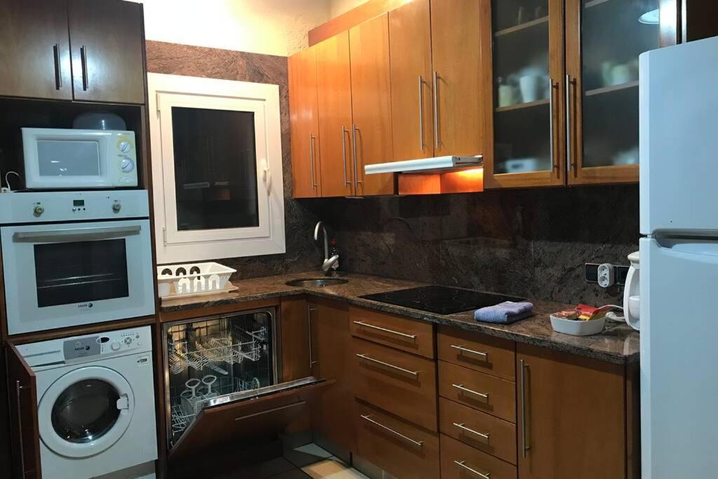 Casita Blanca Con Fibra Optica Y Piscina Cominutaria Villa Tossa de Mar Luaran gambar